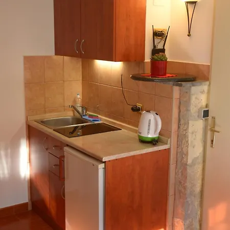 Kleine In Mit Privatem Balkon Apartment