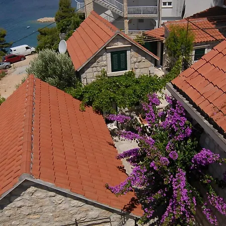 Kleine In Mit Privatem Balkon Omis