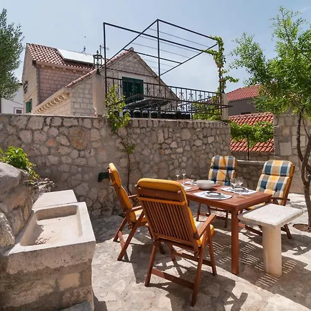 Kleine In Mit Privatem Balkon Apartment Omis